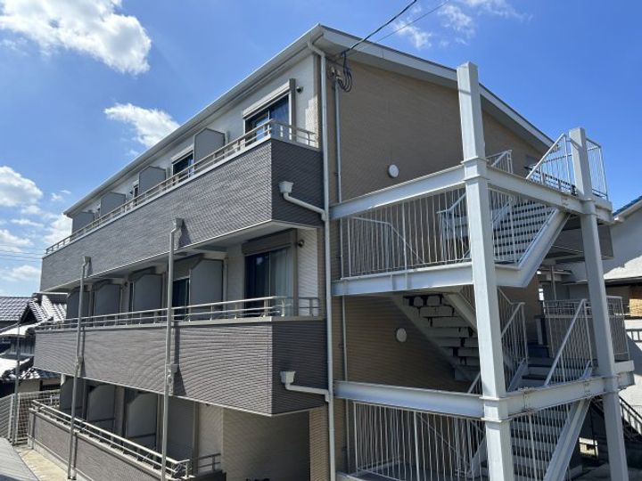 ルクール江坂の外観