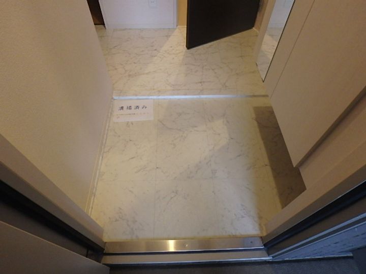 メサージュ江坂の玄関