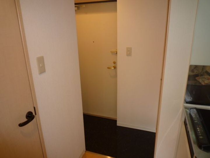 東明マンション新東の玄関