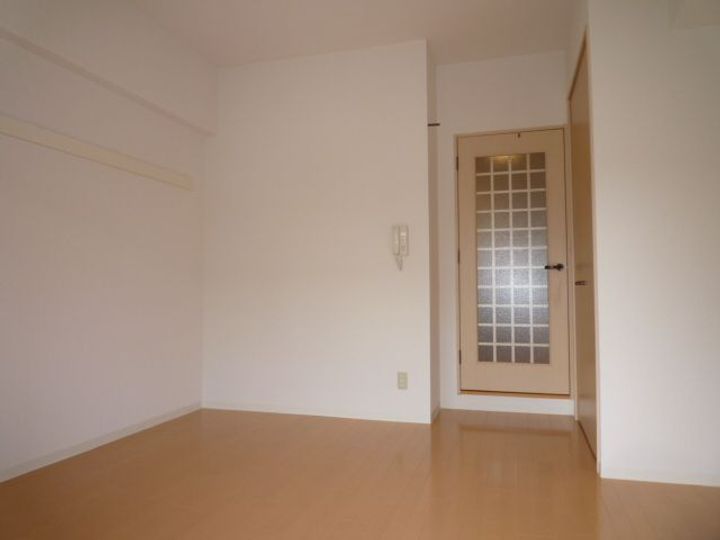 東明マンション新東の居間