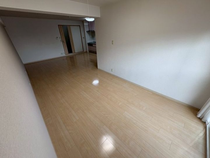 新大阪グランドハイツ 1号棟の居間