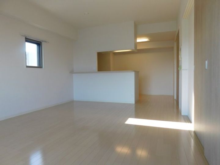 小西マンションの居間