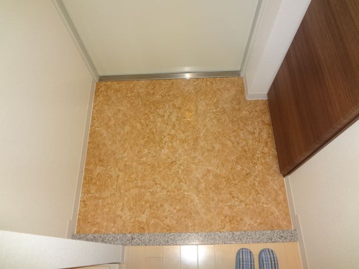 FRENCIA NOIE東三国の玄関