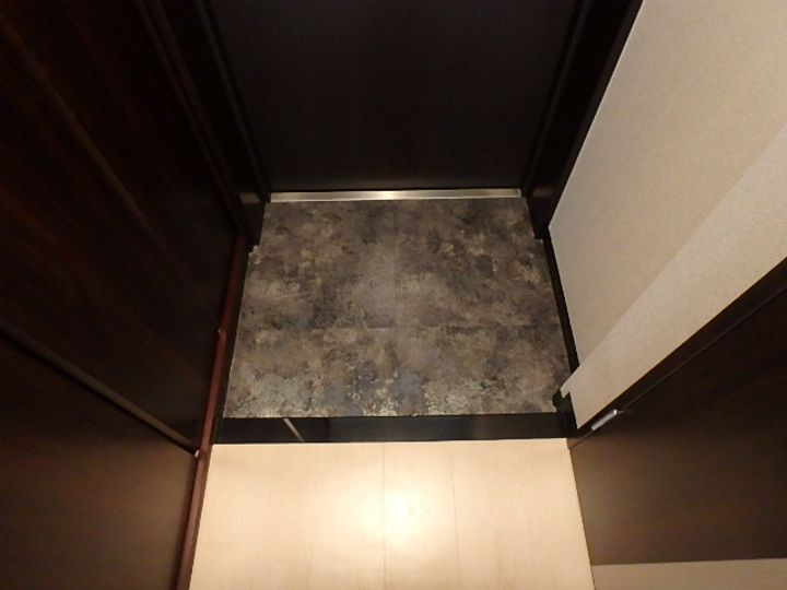 グランシス江坂の玄関