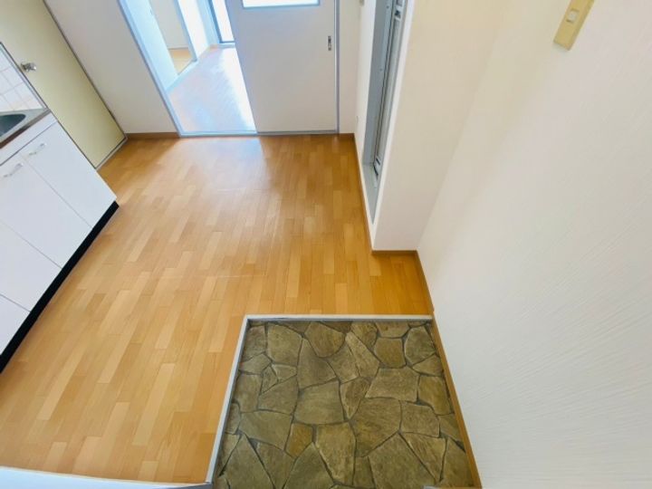 秀和第二ハイツの玄関