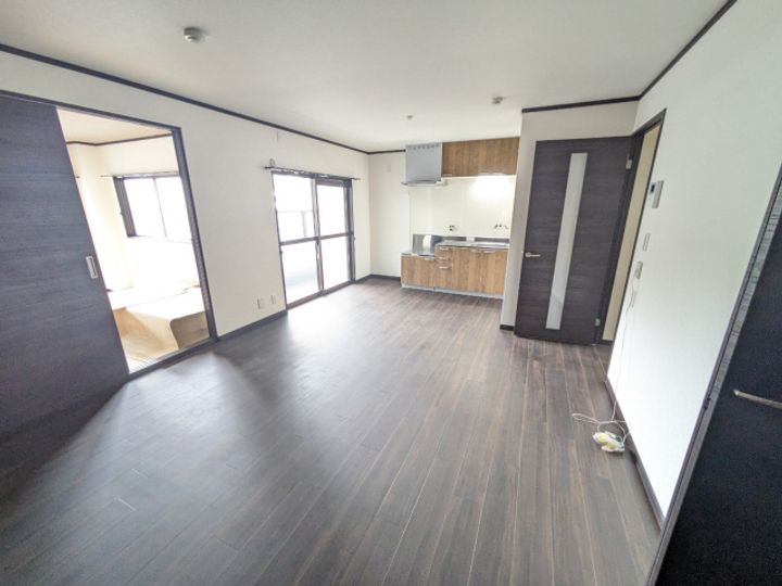 リバーサイド仁和寺102の居間