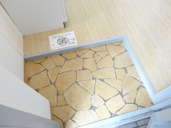 秀和第二ハイツ101の玄関