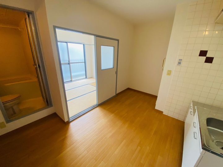 秀和第二ハイツの居間