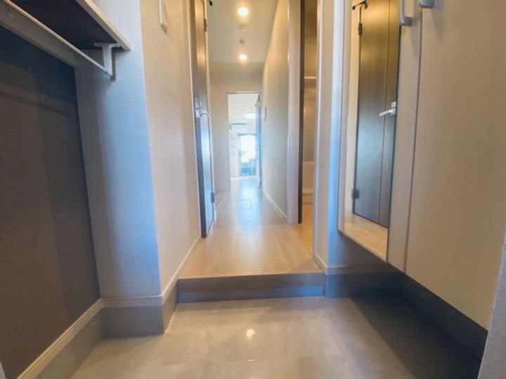 シャトーエレガント103の玄関