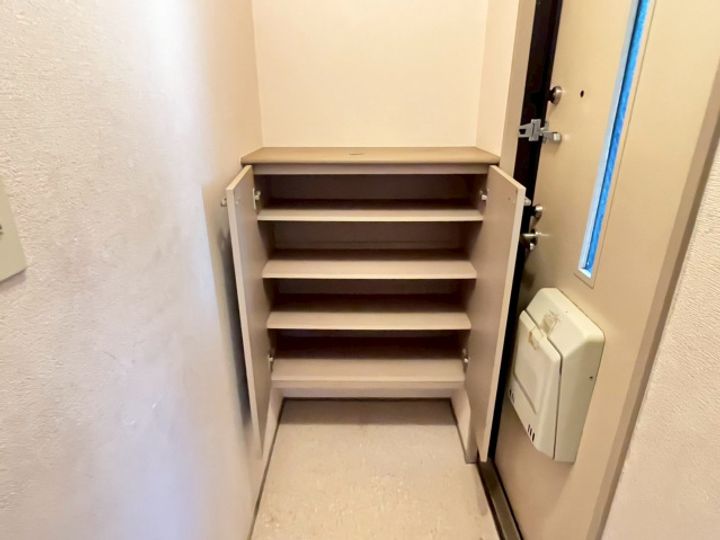 アゼリアパレス EASTの玄関