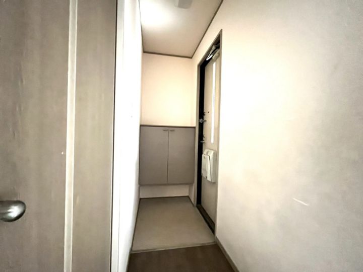 アゼリアパレス EASTの玄関