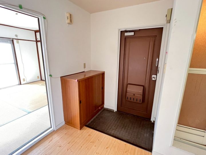 クレール東江端の玄関