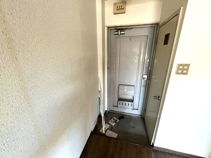 浜町ハイツ301の玄関