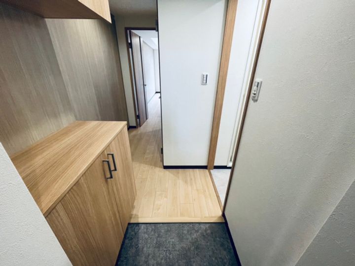 グランドール桜木103の玄関