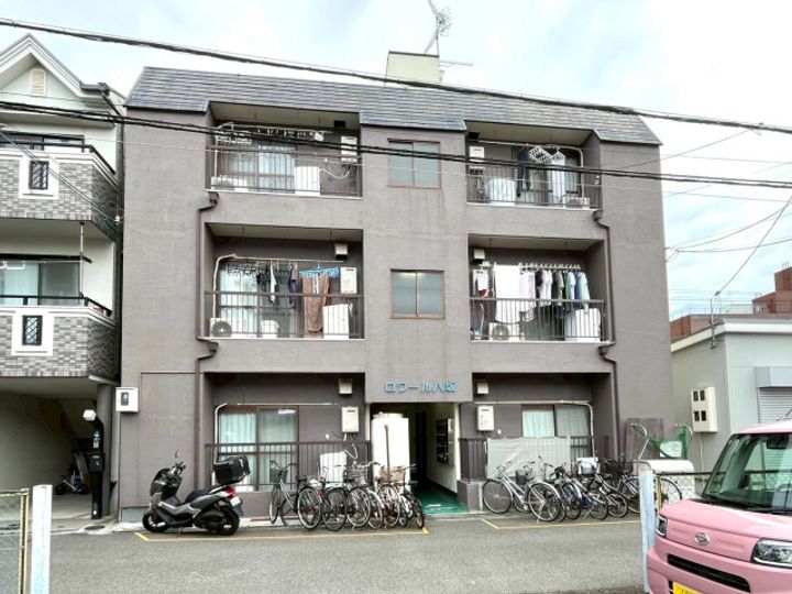 ロワール八坂の外観