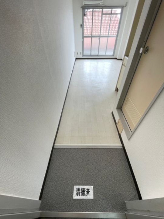 千功ハイツ301の玄関