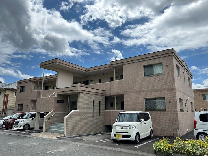 ウエルイーストの外観