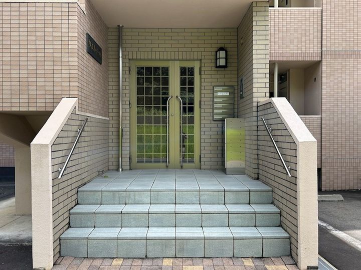 ウエルイーストの玄関