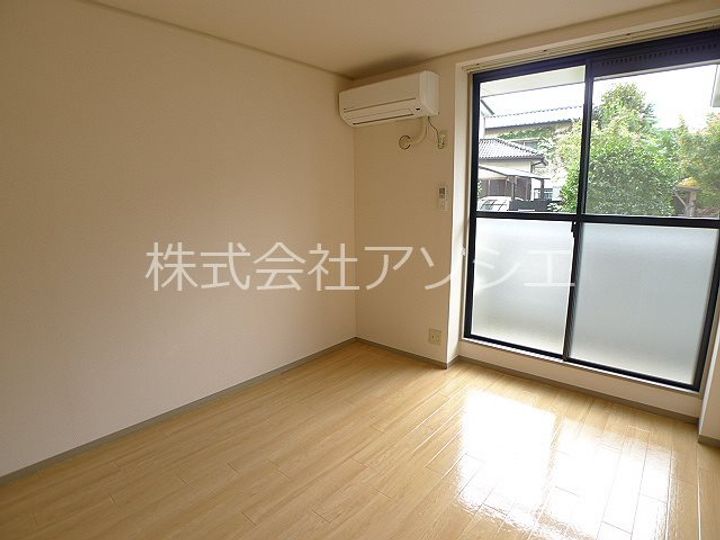 埼玉県越谷市大字大泊の賃貸アパートの居間