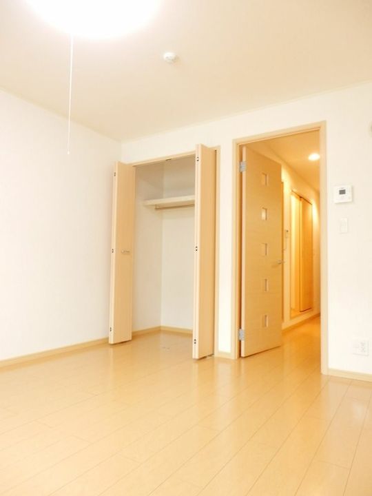 埼玉県越谷市赤山町3丁目の賃貸アパートの居間