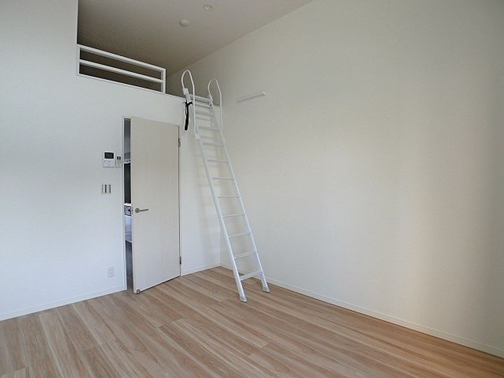 埼玉県越谷市宮本町1丁目の賃貸アパートの居間
