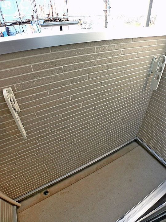 埼玉県越谷市宮本町1丁目の賃貸アパートの玄関