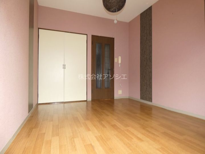 プラザカハラの居間