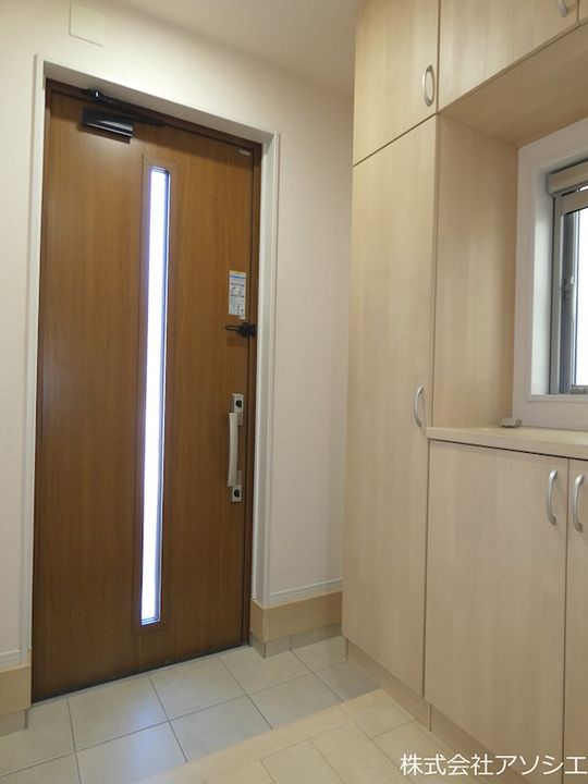 埼玉県越谷市大沢4丁目(一戸建)の賃貸物件の玄関