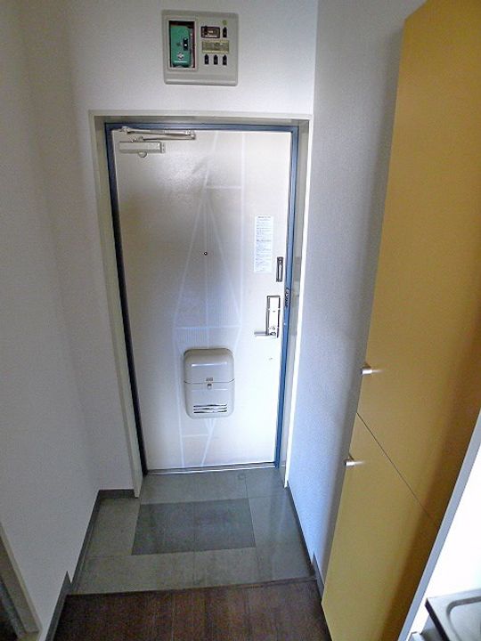 シャルマン蒲生Bの玄関