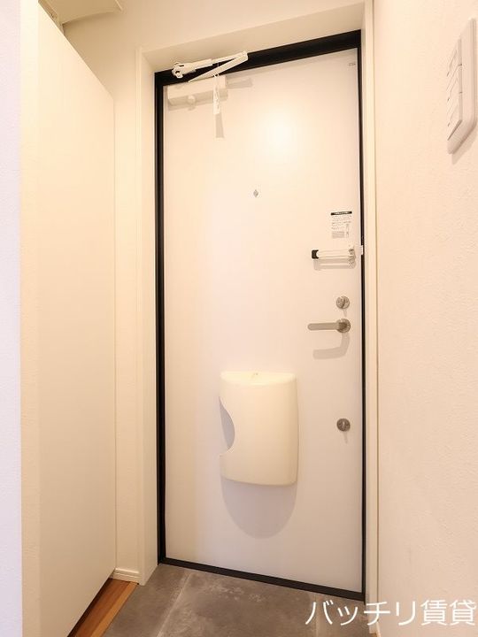 愛知県名古屋市西区名西1丁目の賃貸アパートの玄関