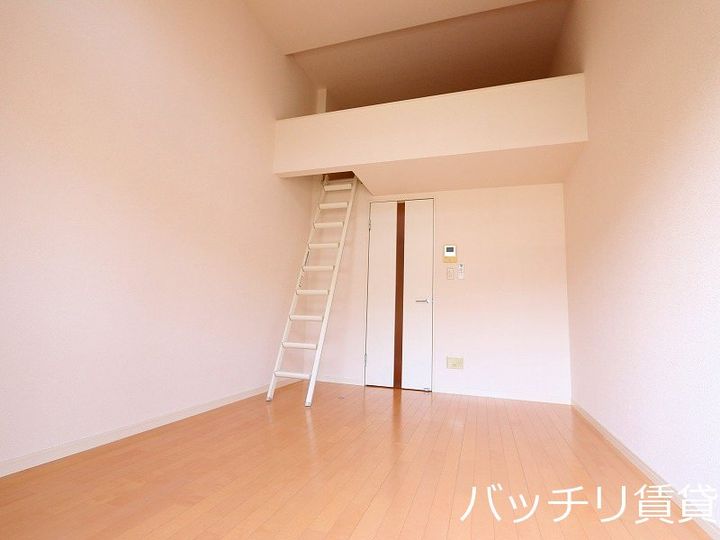 愛知県名古屋市瑞穂区白龍町3丁目の賃貸アパートの居間