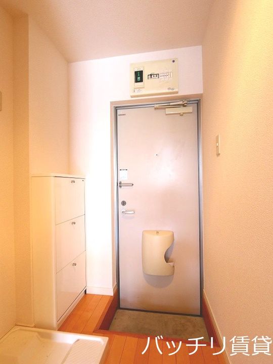 愛知県名古屋市瑞穂区白龍町3丁目の賃貸アパートの玄関
