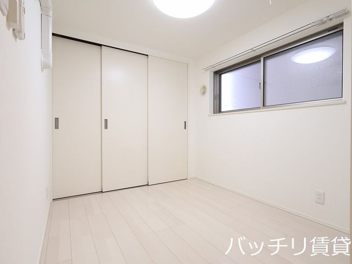 愛知県名古屋市西区栄生2丁目の賃貸アパートの居間