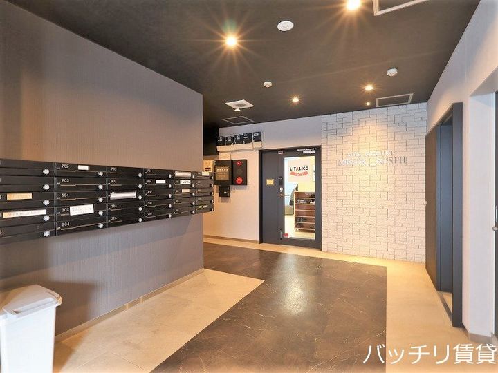 シーズンコート名駅西の玄関