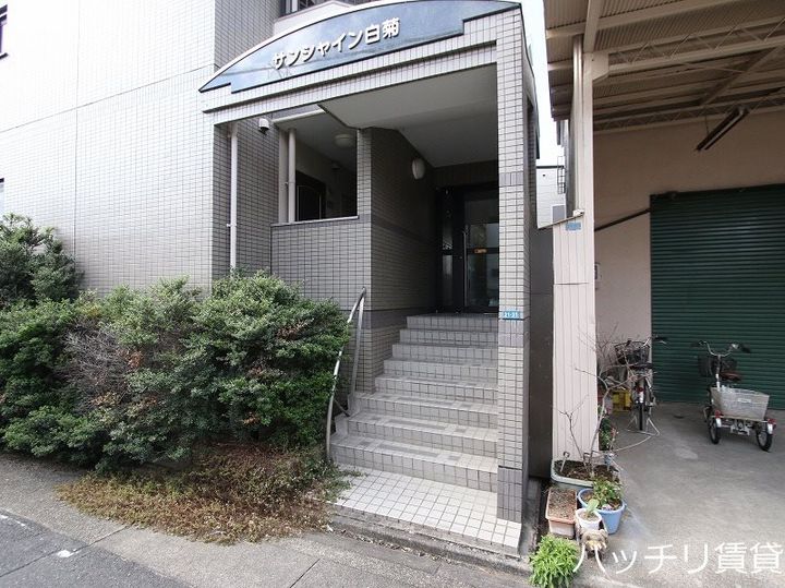 サンシャイン白菊の玄関