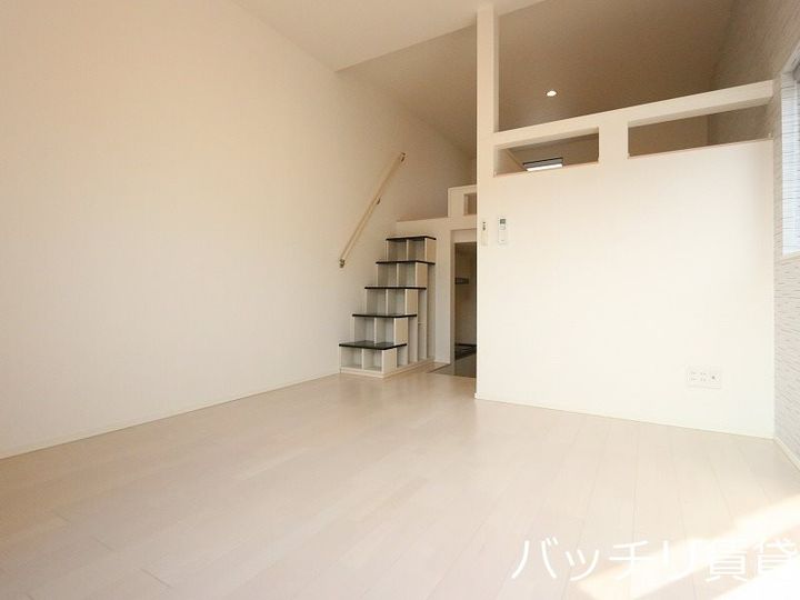 愛知県名古屋市中村区草薙町1丁目の賃貸アパートの居間