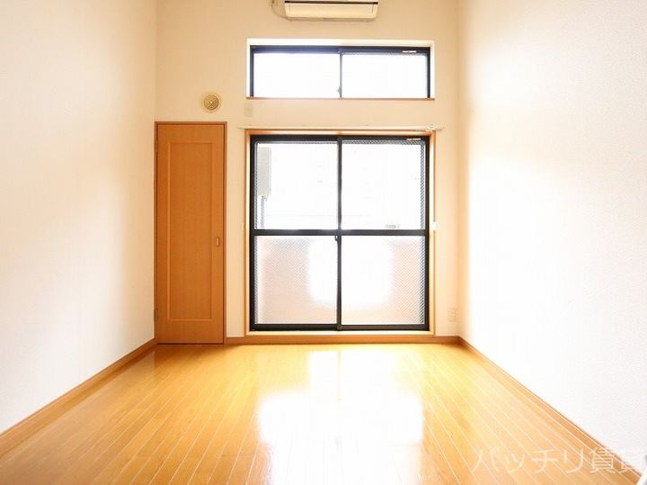 ハルミハイツの居間