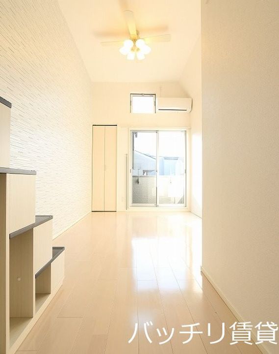 福岡県福岡市城南区梅林1丁目の賃貸アパートの居間