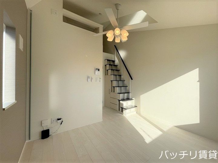福岡県福岡市早良区賀茂1丁目の賃貸アパートの居間