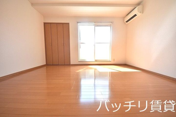 コンフォートベネフィス福大前5の居間