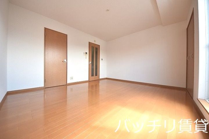 コンフォートベネフィス福大前5の居間