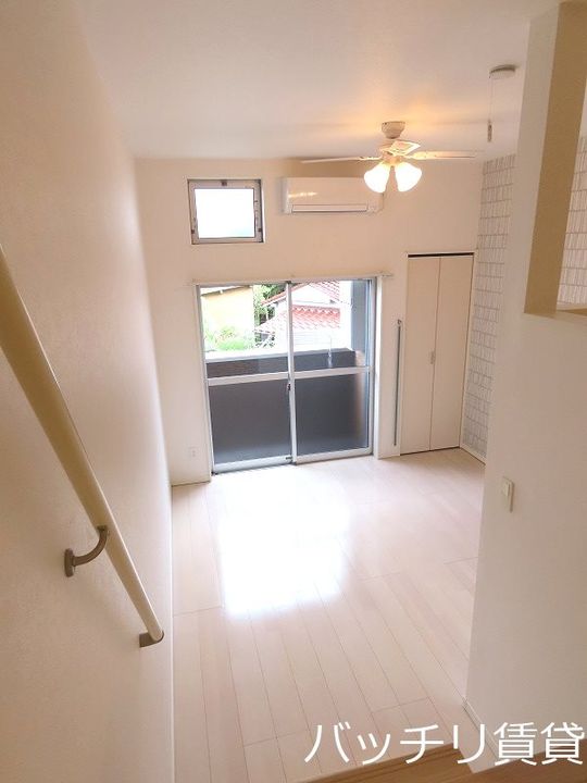 福岡県福岡市博多区吉塚本町の賃貸アパートの居間