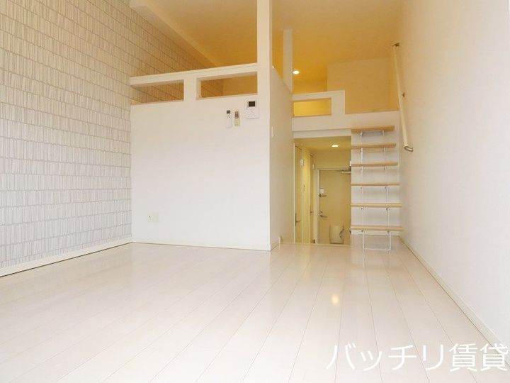 福岡県福岡市博多区吉塚本町の賃貸アパートの居間