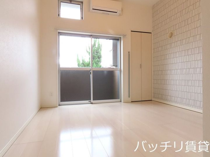 福岡県福岡市博多区吉塚本町の賃貸アパートの居間