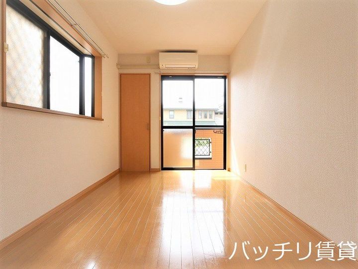 メイグリーンハイツ七隈Iの居間