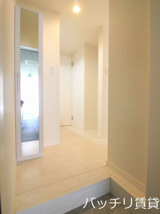 福岡県福岡市東区名島3丁目の賃貸アパートの玄関