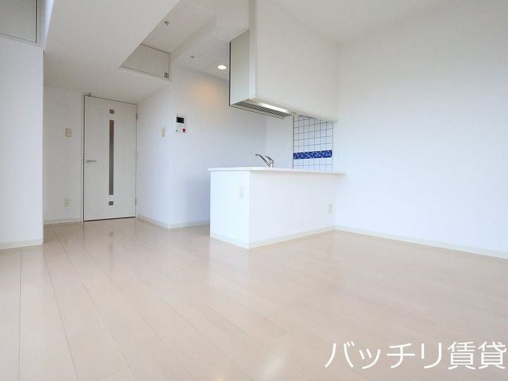 No72 HARBOR EAST TOWERの居間