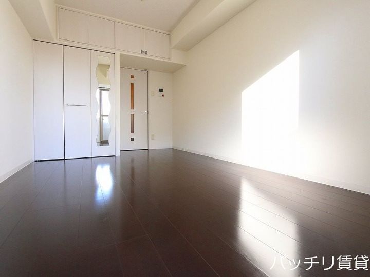 No72 HARBOR EAST TOWERの居間