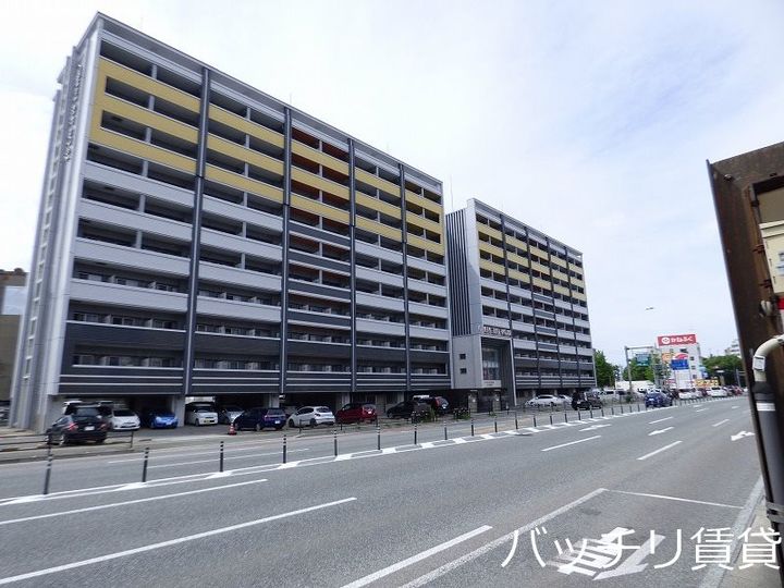 No.82 EMPRESSの外観