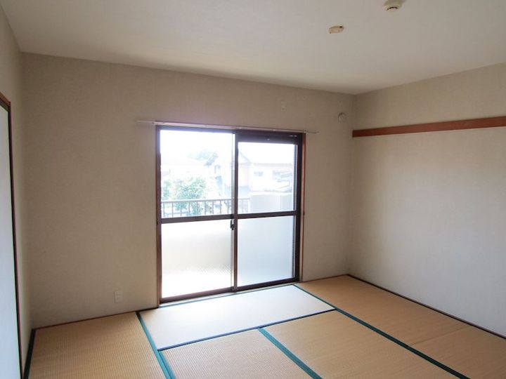 静岡県裾野市佐野の賃貸マンションの居間